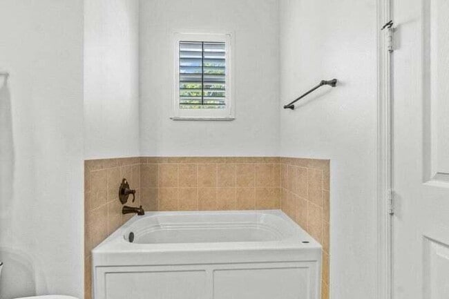 Building Photo - 207 Edenberry Ave