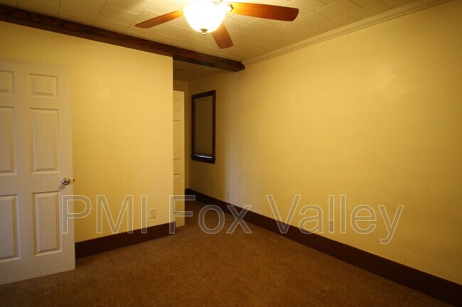 Building Photo - 826 Tayco St