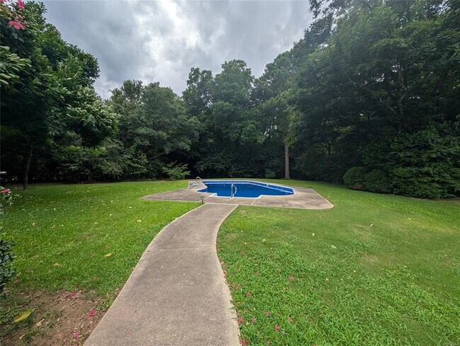 Building Photo - 111 Arrowhead Dr