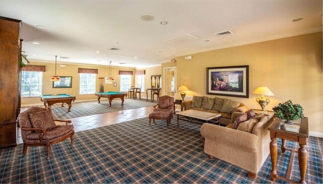 Building Photo - 625 Fairway Dr
