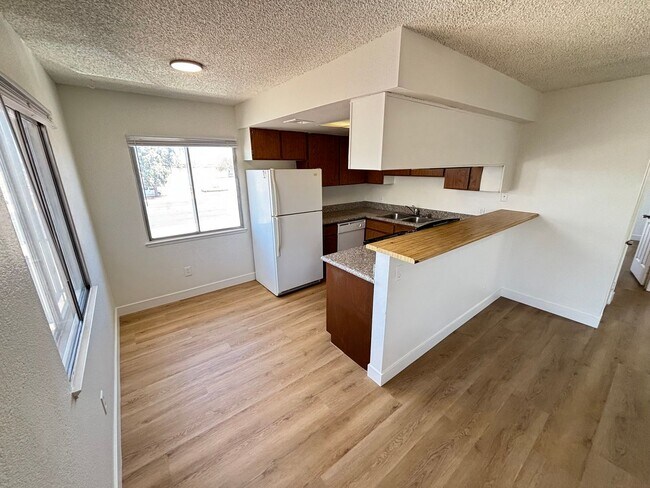 Building Photo - 3431 E Cheyenne Ave