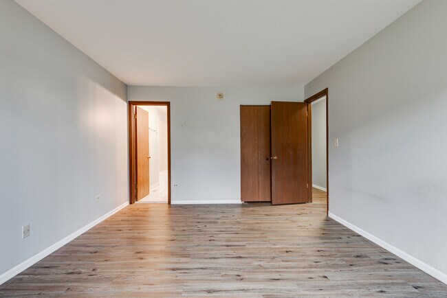 Building Photo - 966 Cumberland Ct