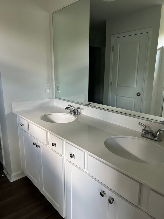 Building Photo - Everridge Development