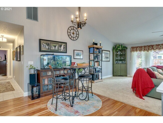 Building Photo - Charming One Level Custom Home
