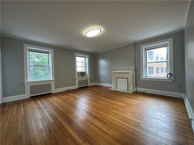 Building Photo - 5336 Fifth Avenue Unit 4