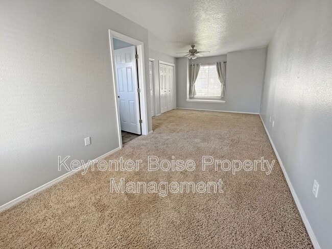 Building Photo - 534 Seasons Ct
