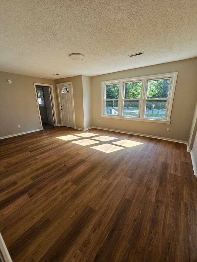 Building Photo - Move-In Ready 4BR Home in Rapidly Growing ...