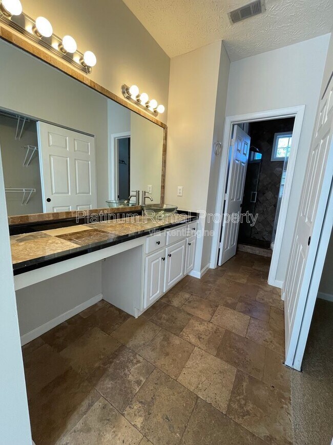 Building Photo - 301 Harmony Ct