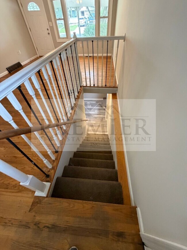Building Photo - 504 N Westwood Dr