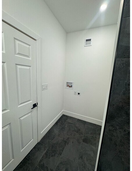 Building Photo - 348 Baynes St