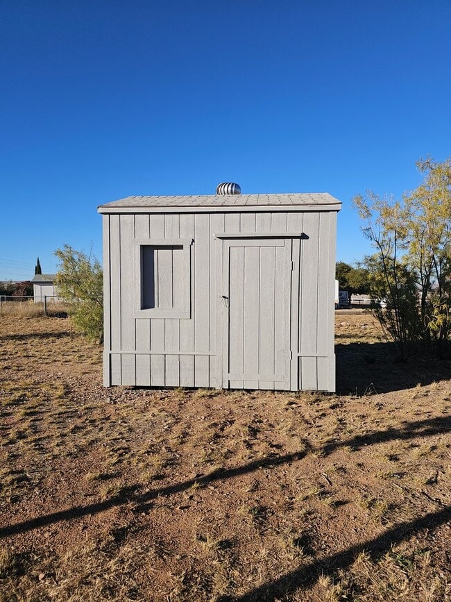 Building Photo - LARGE 4 BED HOME IN HORSESHOE RANCH ESTATES