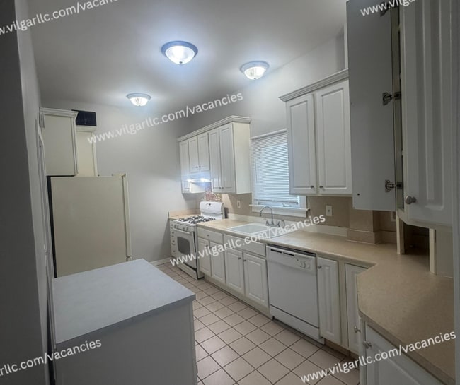 Building Photo - For Rent! 4 bedrooms , 2-full bath Home