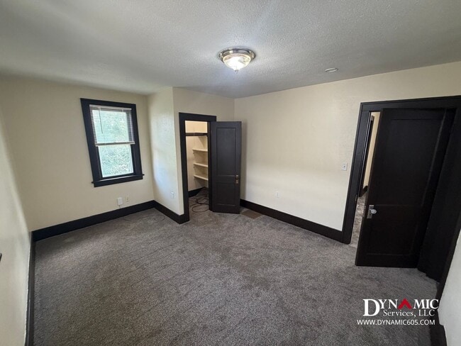 Building Photo - Upper Level 2 Bedroom, 1 Bathroom Duplex - Tenant Pays ALL Utilities