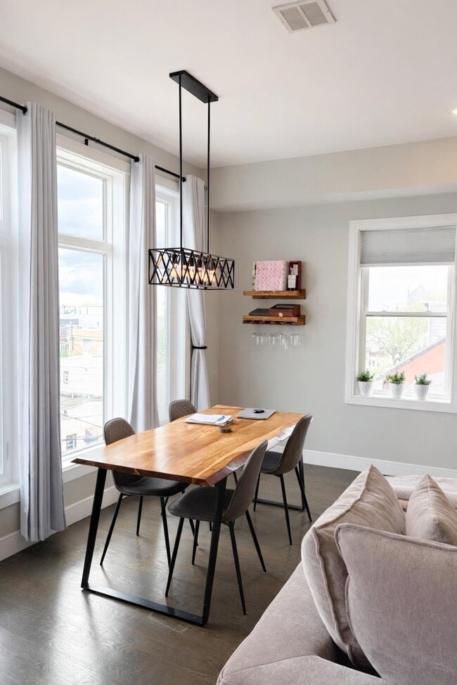 Building Photo - 192 Congress St