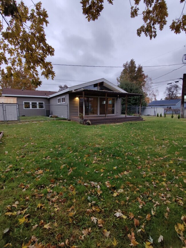 Building Photo - Your Next Home in the Heart of Richland — ...