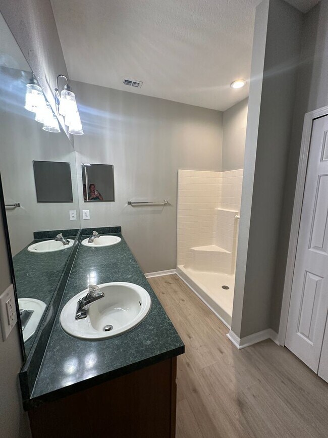 Building Photo - Freshly Updated Heritage Estates Pool Home for Rent