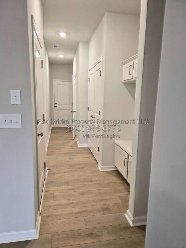 Building Photo - 6510 Harlech St