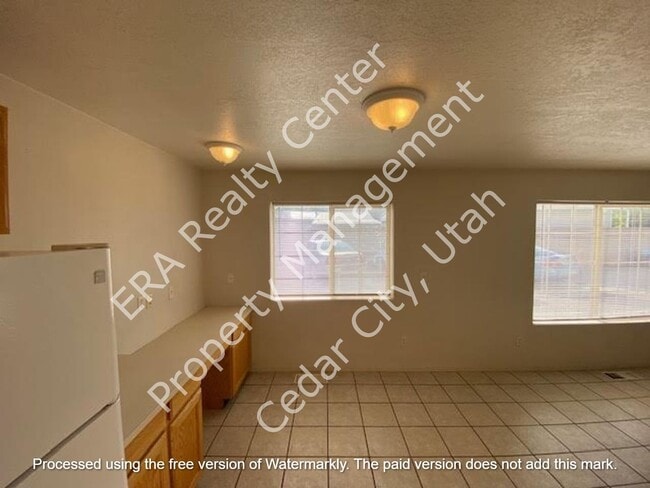 Building Photo - 330 N 900 W