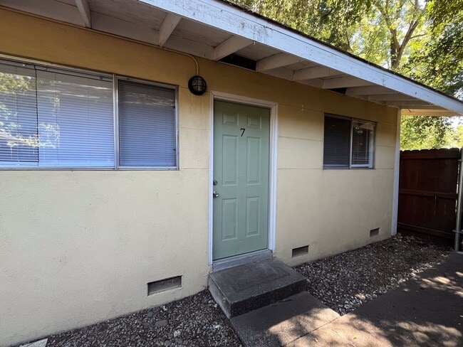 Building Photo - Perfect 1 Bed 1 Bath - Covered Parking Included!