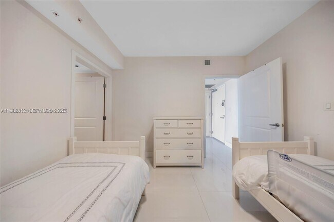 Building Photo - 400 Sunny Isles Blvd