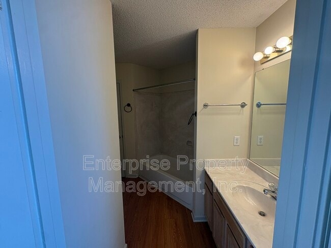 Building Photo - 10127 Cross Valley Dr