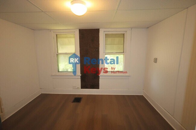 Building Photo - Three Bedroom | Two Bathroom House
