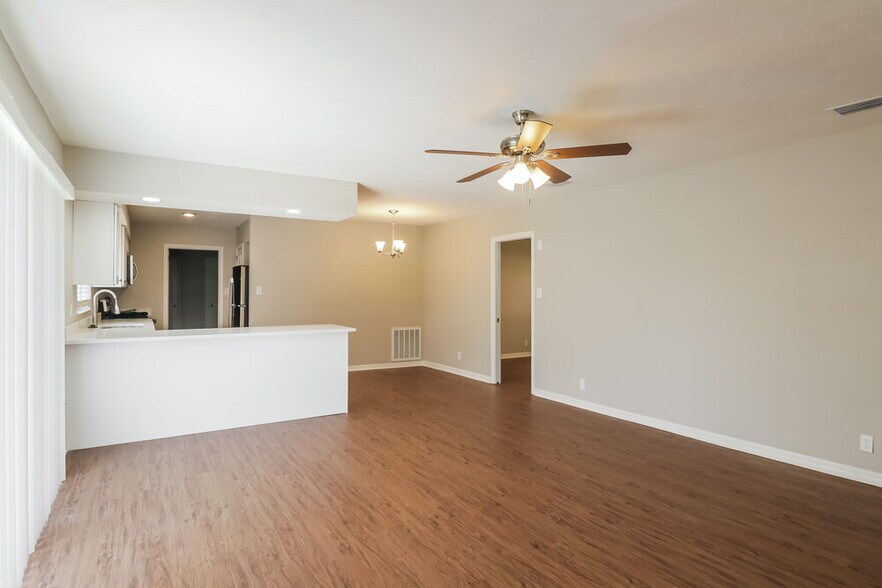 Building Photo - 528 Crestover Dr