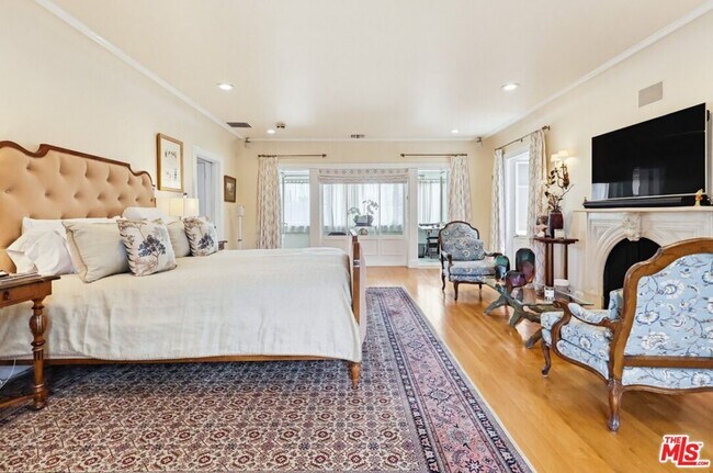 Building Photo - 516 S Rimpau Blvd