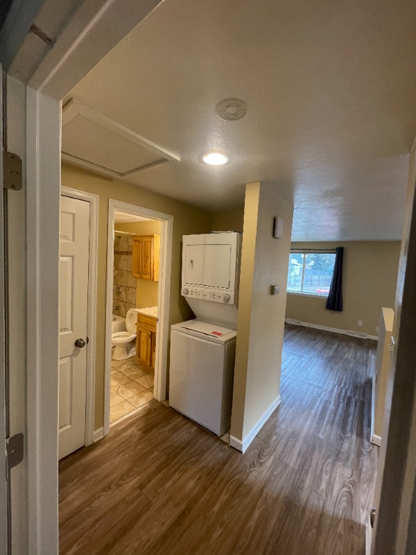 Building Photo - 1075 Winona Dr