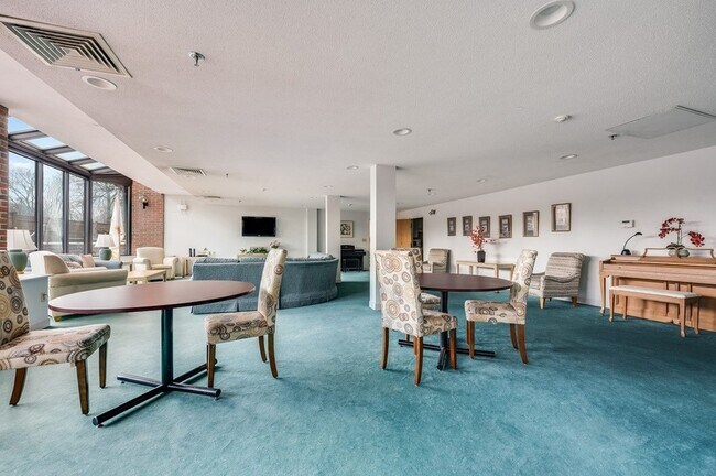 Building Photo - 100 Rosemary Way