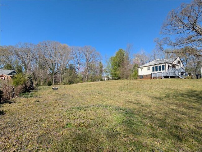 Building Photo - 2601 Semmes St