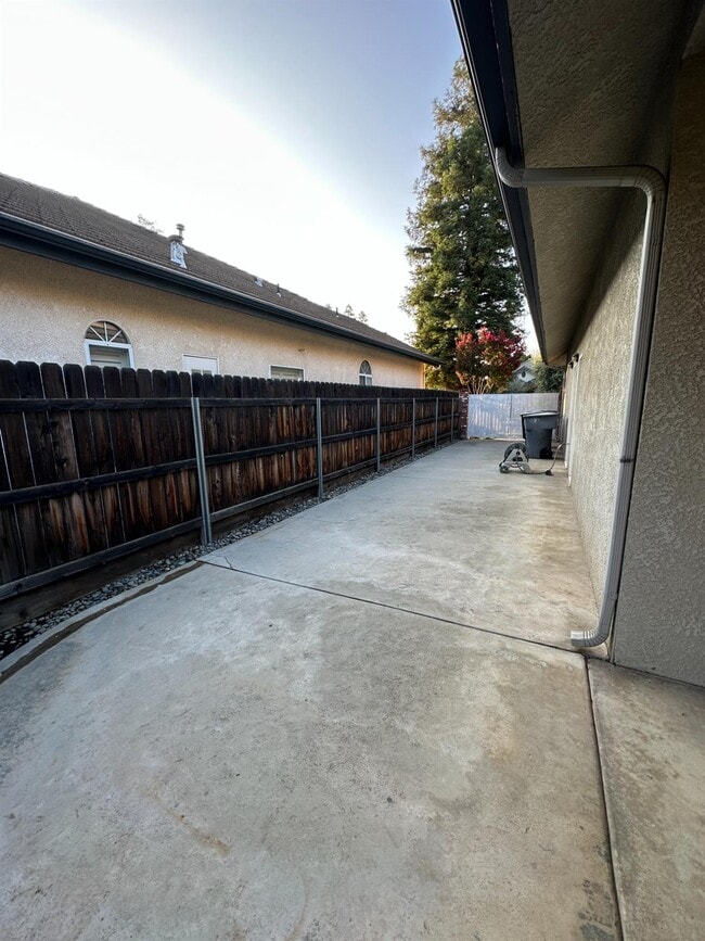 Building Photo - 535 W Decatur Ave