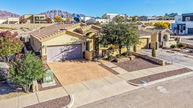 Building Photo - Beautiful 3 bed-2 baths home in 79911