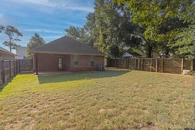 Building Photo - 3009 Santa Elena Dr