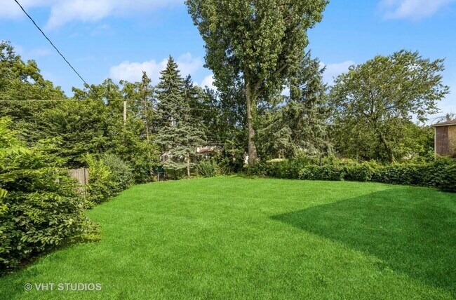 Building Photo - 823 N La Grange Rd