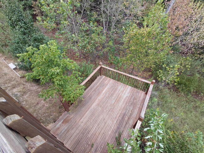 Building Photo - 137 Creek View Dr