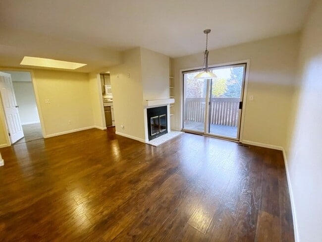 Building Photo - South Anchorage Condo with Balcony, Garage...