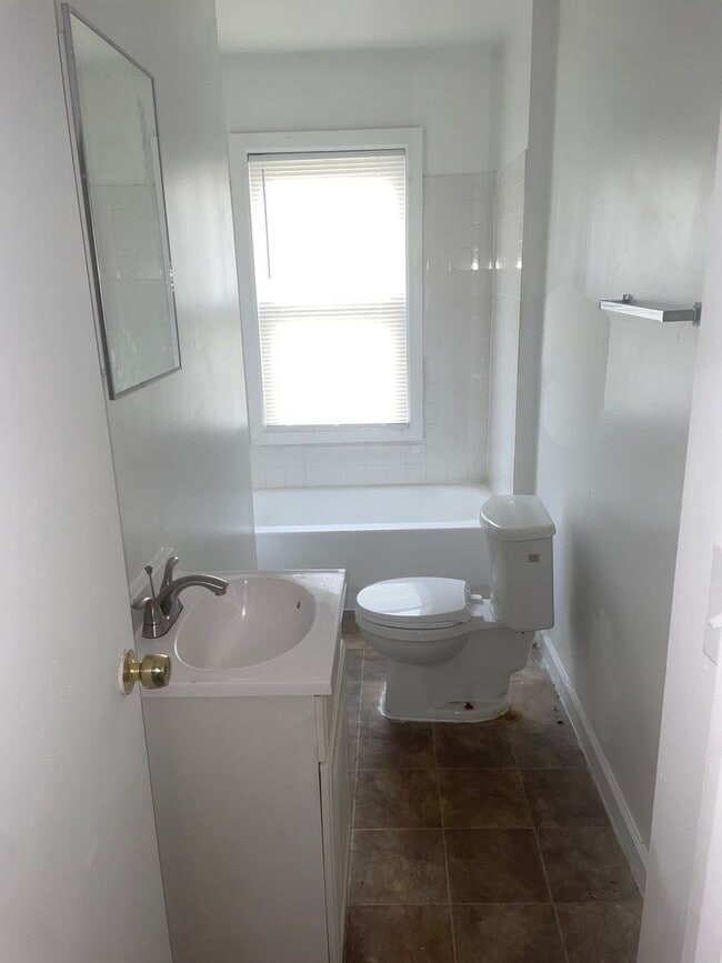 Building Photo - 2432 Etting St