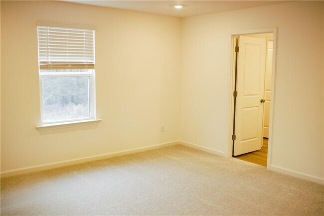 Building Photo - 484 Red Dragon Dr