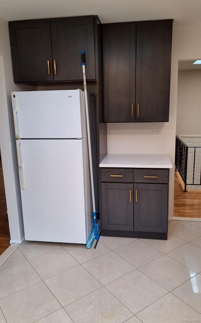 Building Photo - 5 Suzie Dr