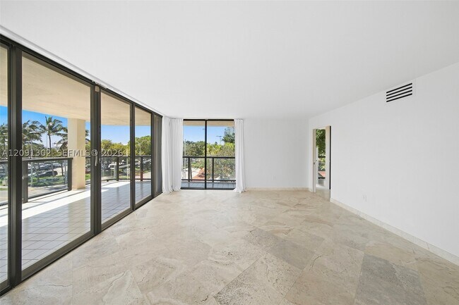 Building Photo - 2575 S Bayshore Dr