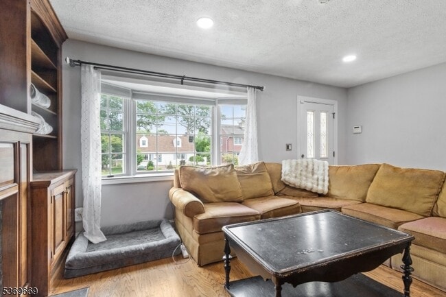 Building Photo - 428 Riverview Rd