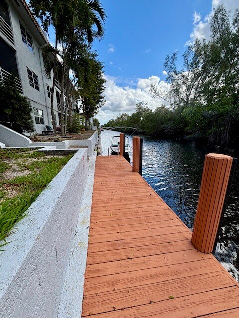 Canal View and Dock - 1400 NE 57th St