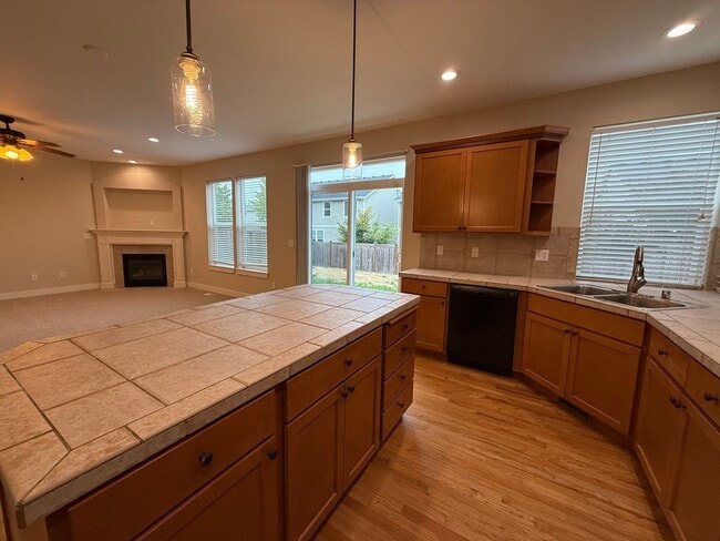 Building Photo - 7704 McKinley Loop NE