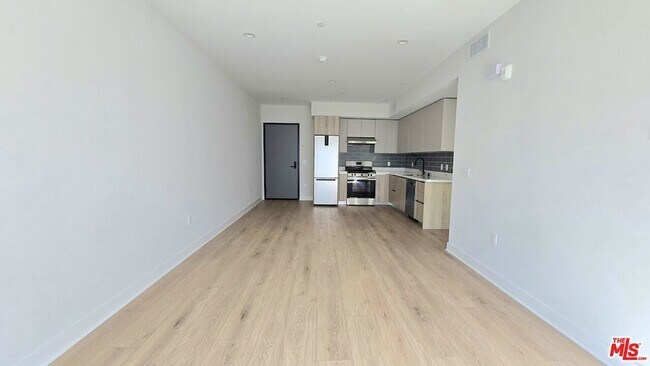 Building Photo - 1530 S Hayworth Ave