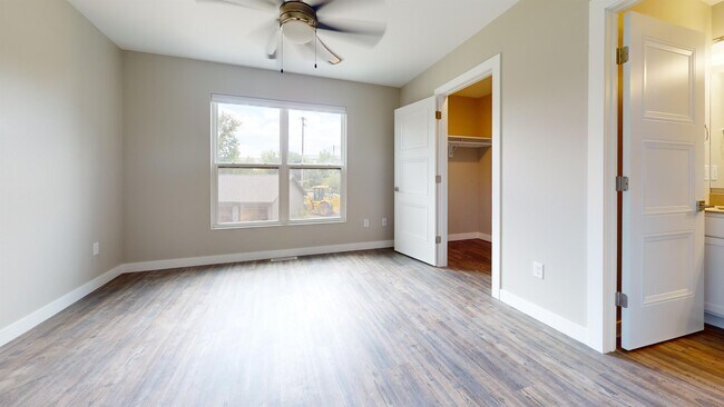 Building Photo - 203 Short St