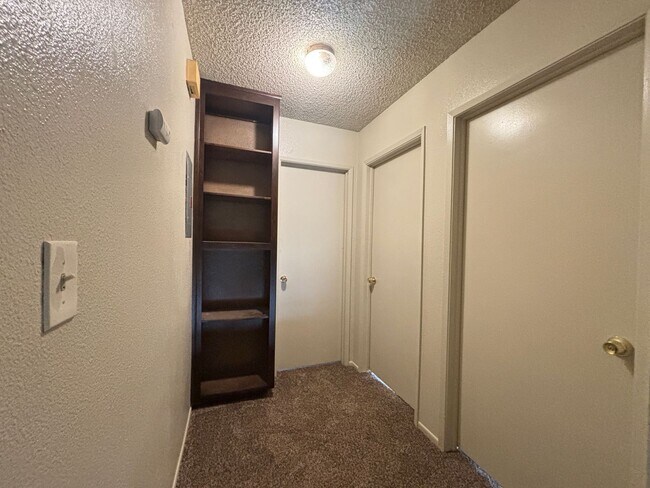 Building Photo - 43301 20th St W