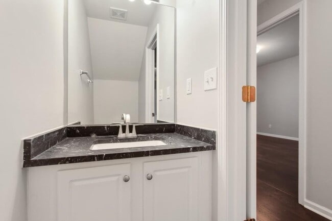 Building Photo - 3563 Views Trce