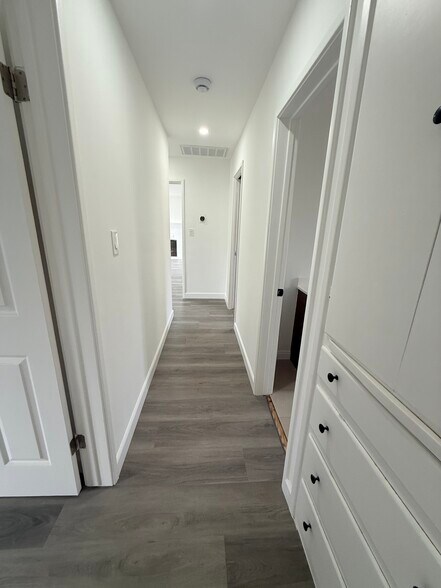 Building Photo - 9136 Clancey Ave