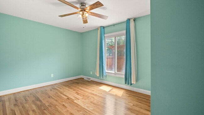 Building Photo - 5745 Riviere Dr